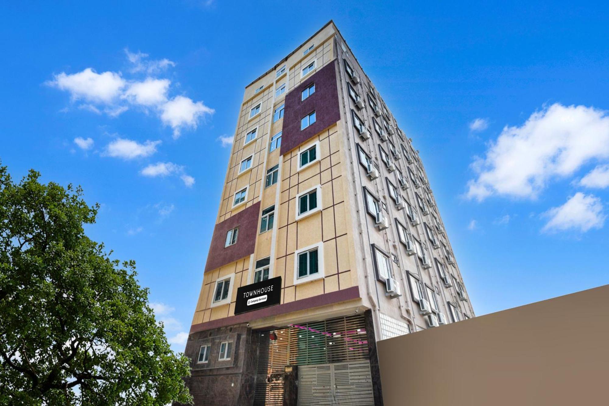 Super Townhouse Kokapet Formerly Aarian Tej Nilayam Gundipet Exterior foto