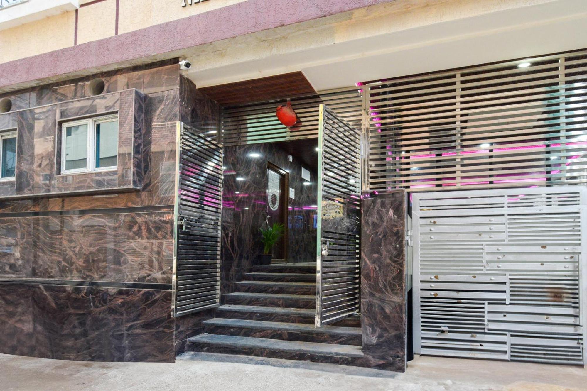 Super Townhouse Kokapet Formerly Aarian Tej Nilayam Gundipet Exterior foto