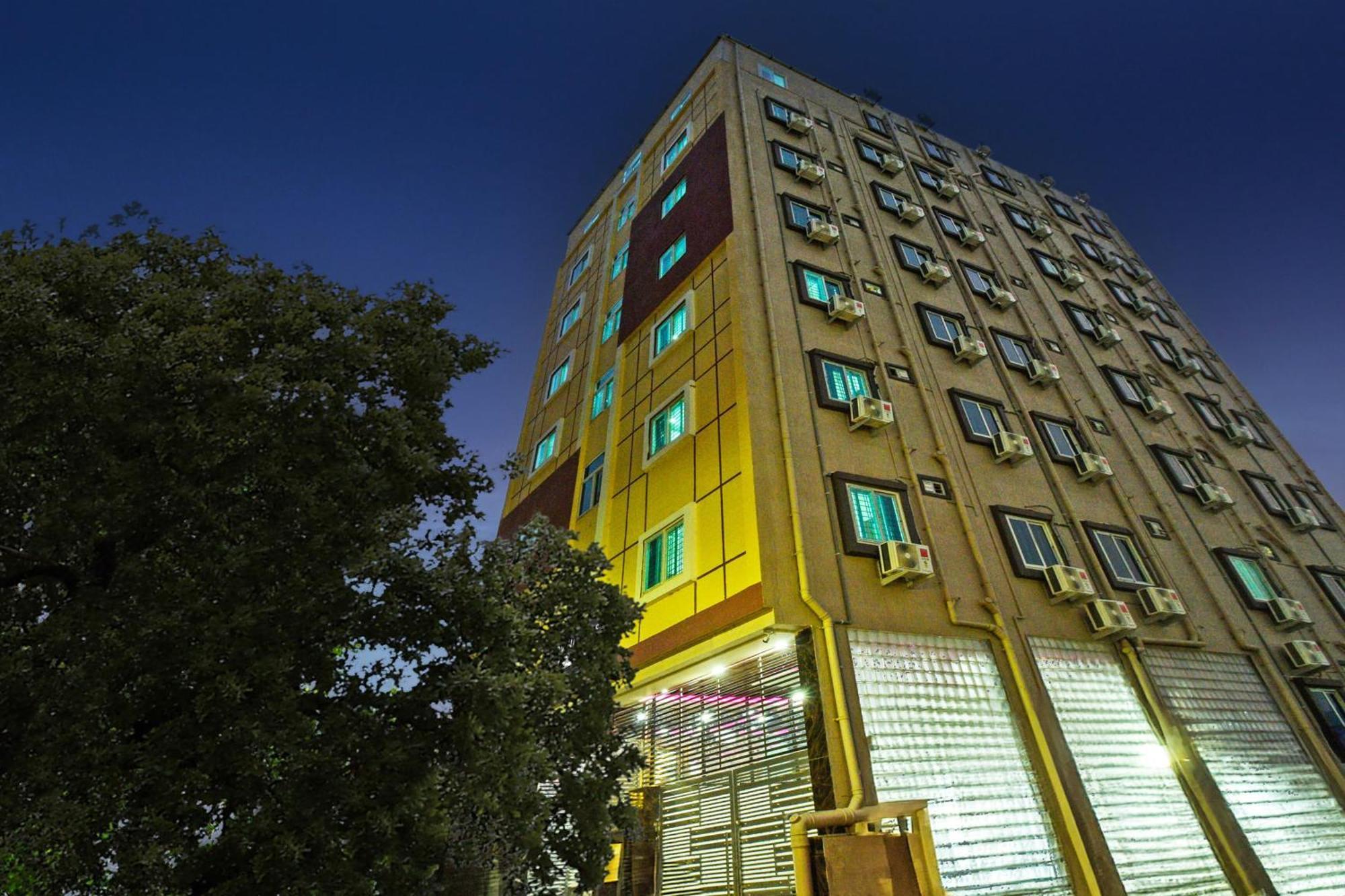 Super Townhouse Kokapet Formerly Aarian Tej Nilayam Gundipet Exterior foto