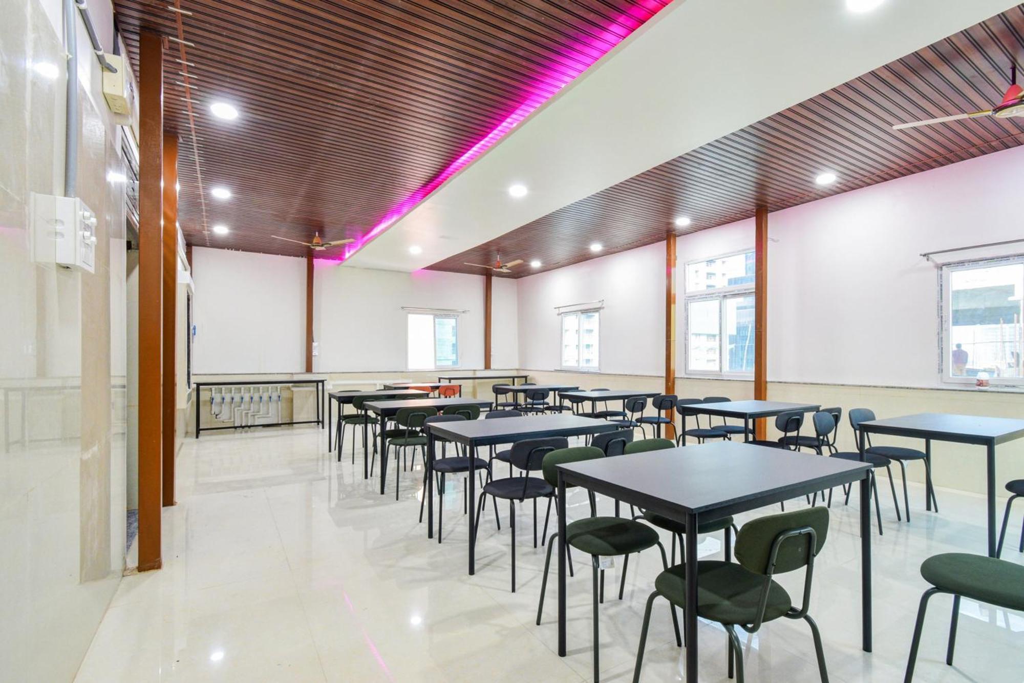 Super Townhouse Kokapet Formerly Aarian Tej Nilayam Gundipet Exterior foto