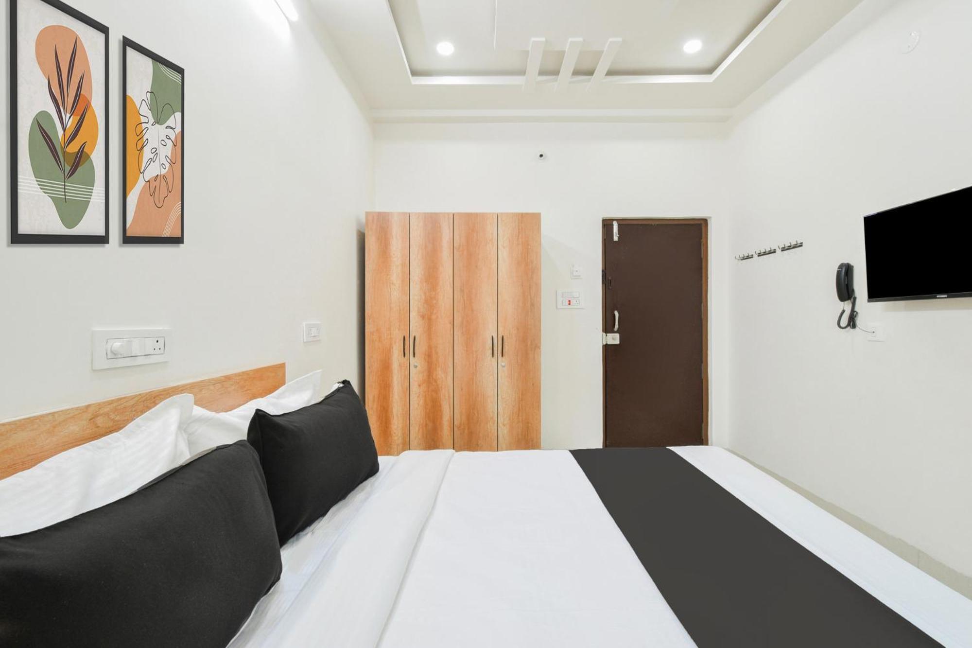 Super Townhouse Kokapet Formerly Aarian Tej Nilayam Gundipet Exterior foto
